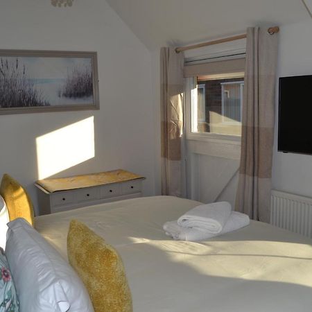 Frinton Escapes - The Cottage Exterior photo